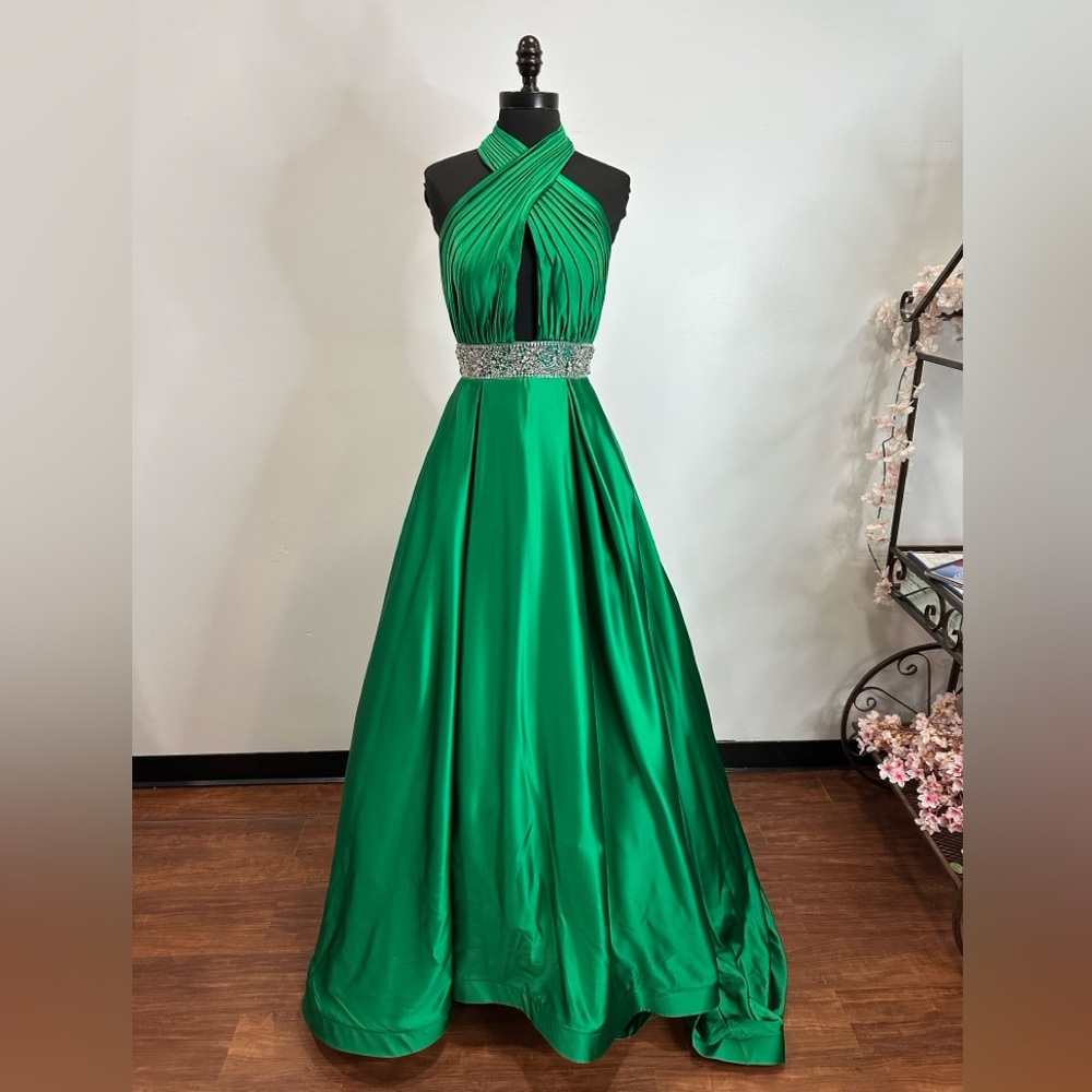 Mac Duggal Emerald Green Halter A-Line Prom/Pageant Gown with Embellished Waist